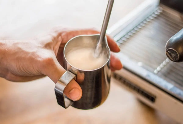 Jarro de leite - Barista e Espresso
