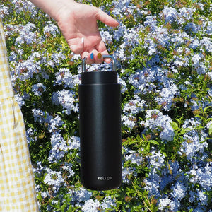 Copo térmico isolado preto mate com pega para transporte, parte da Fellow, Para levar, Mais vendidos, Novidades, tudo sobre café.