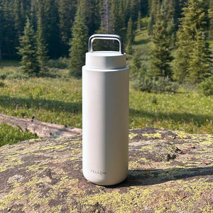 Copo térmico isolado branco com pega prática para viagem, parte de Take away, Fellow, Últimas novidades, tudo sobre café.