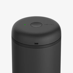 Frasco de armazenamento a vácuo elétrico preto fosco para café com indicador LED, parte da Fellow, Armazenamento, Novidades, tudo sobre café.