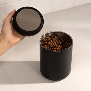 Recipiente elétrico a vácuo Svart para grãos de café 0,7 L, parte da Fellow, Armazenamento, Novidades, EspressoGear, tudo sobre café.