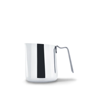 Jarro de leite polido em aço inoxidável para vertedura precisa, parte dos Acessórios Espresso e Jarro de Leite, tudo sobre café.