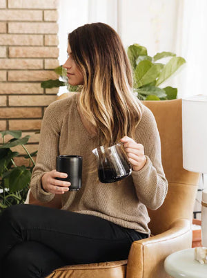Jarro de serviço elegante em vidro para preparação precisa num ambiente moderno, EspressoGear, Novidades, tudo sobre café.