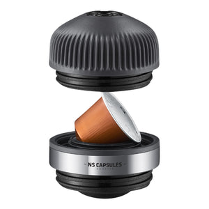 Adaptador em preto e aço para cápsulas Nespresso OriginalLine, acessórios de espresso da Wacaco e EspressoGear.